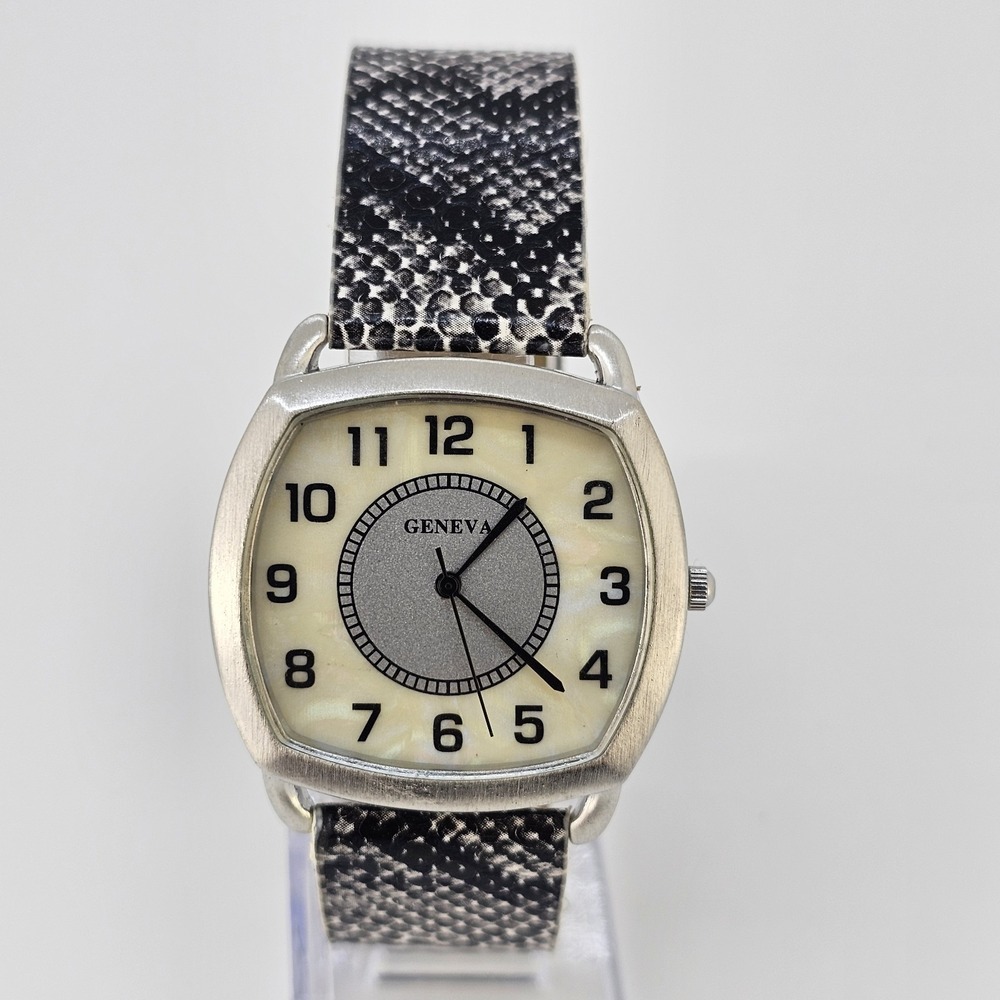 37MM Women's Analog Watch Cream Dial Snake Print Faux Leather Bands NEW Battery